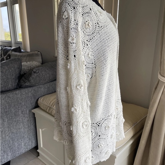 Josephine CHAUS boho Flower Knit Crochet WHITE SWEATER PULLOVER  SIZE 2 - Picture 2 of 7